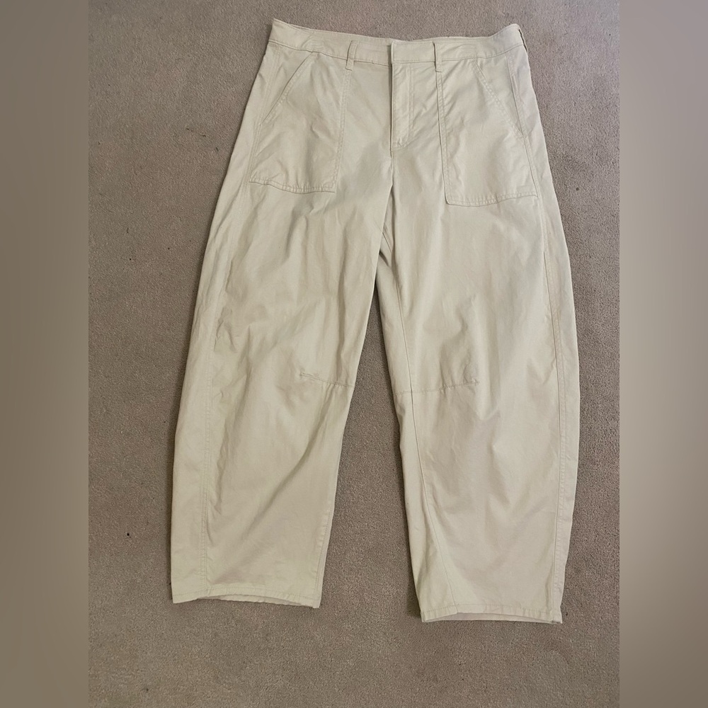 GAP Womens Hi Rise Barrel Khakis
NEW without tags.  Never worn